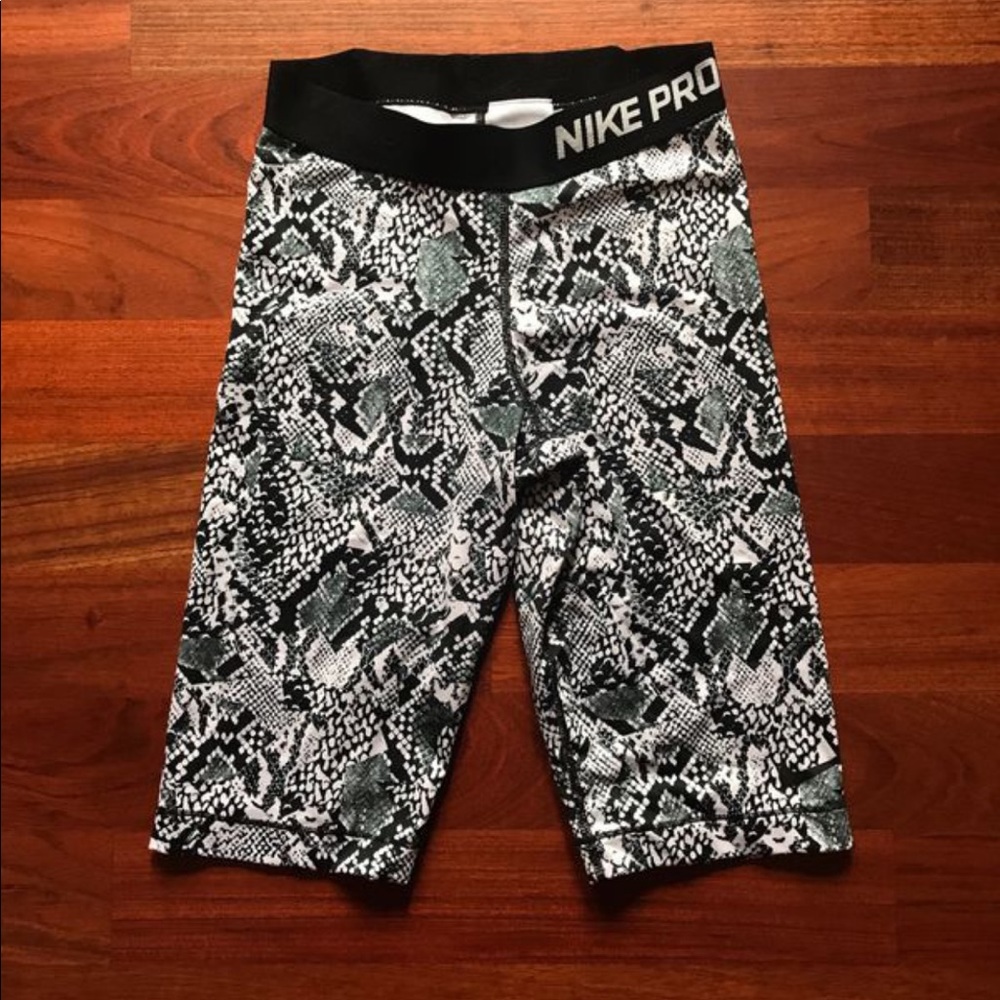 Nike biker shorts size small